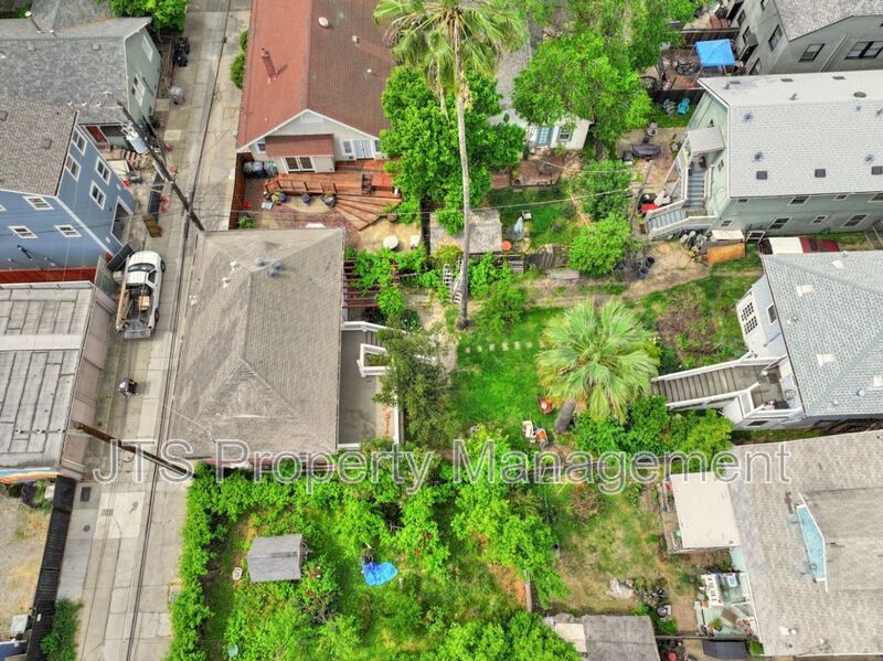 Charming upper level unit in midtown! property image