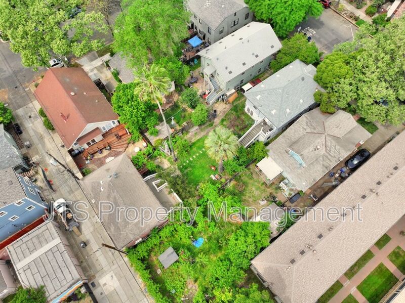 Charming upper level unit in midtown! property image