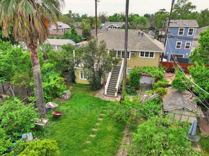 Charming upper level unit in midtown! property image