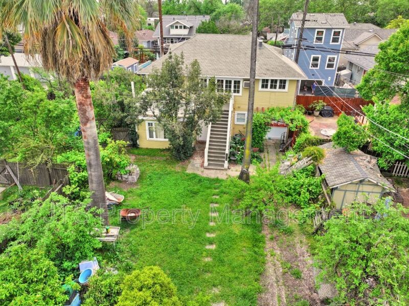 Charming upper level unit in midtown! property image