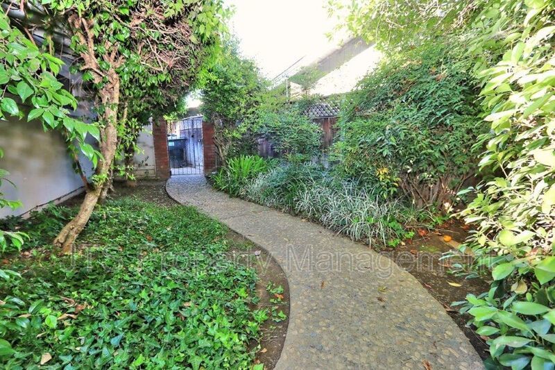 River Parkway Access for this 1 level 4 Bedroom Carmichael Duplex! property image