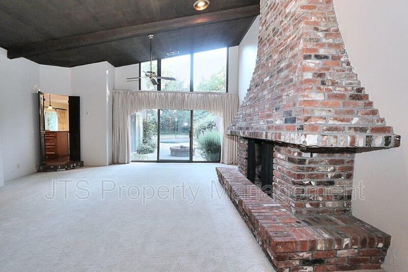 River Parkway Access for this 1 level 4 Bedroom Carmichael Duplex! property image
