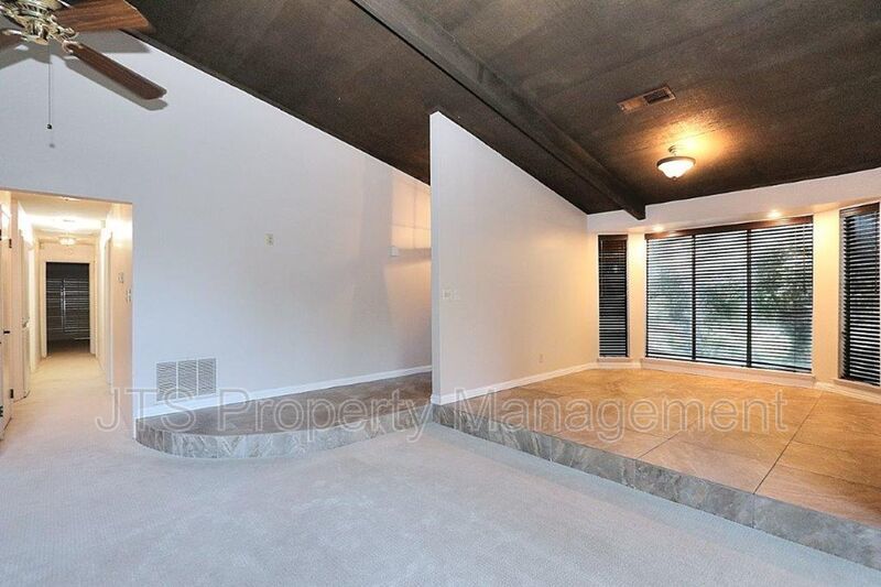 River Parkway Access for this 1 level 4 Bedroom Carmichael Duplex! property image
