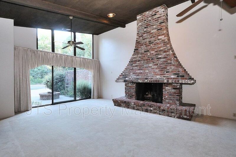 River Parkway Access for this 1 level 4 Bedroom Carmichael Duplex! property image