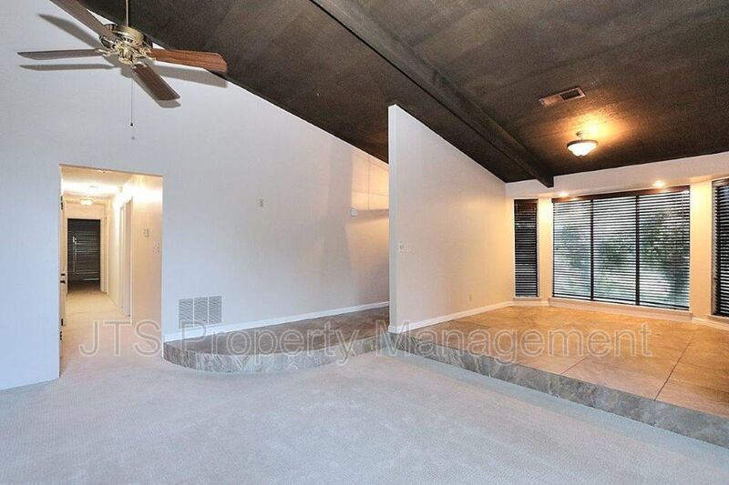 River Parkway Access for this 1 level 4 Bedroom Carmichael Duplex! property image