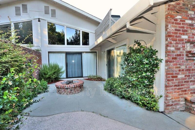 River Parkway Access for this 1 level 4 Bedroom Carmichael Duplex! property image