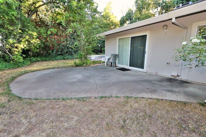 River Parkway Access for this 1 level 4 Bedroom Carmichael Duplex! property image