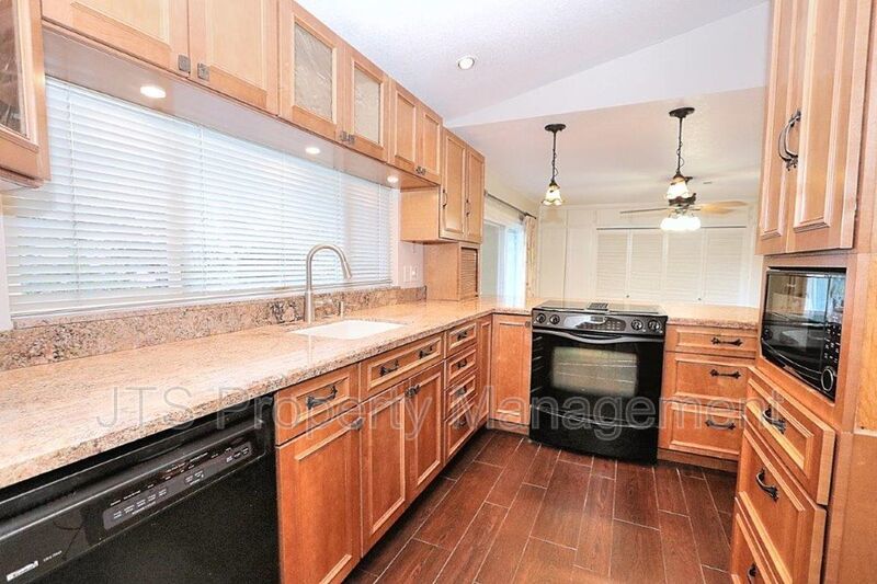 River Parkway Access for this 1 level 4 Bedroom Carmichael Duplex! property image