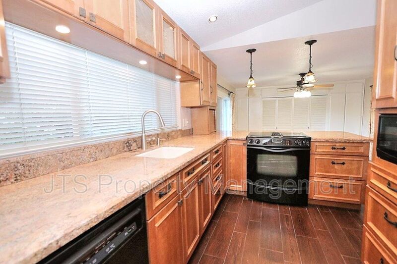River Parkway Access for this 1 level 4 Bedroom Carmichael Duplex! property image