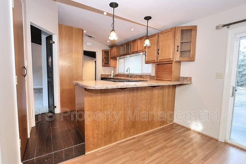 River Parkway Access for this 1 level 4 Bedroom Carmichael Duplex! property image