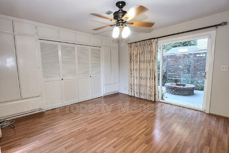 River Parkway Access for this 1 level 4 Bedroom Carmichael Duplex! property image