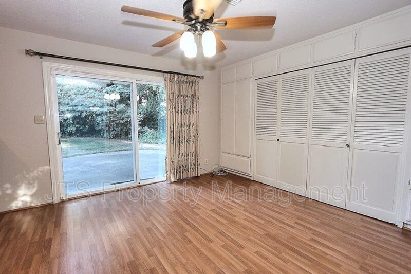 River Parkway Access for this 1 level 4 Bedroom Carmichael Duplex! property image