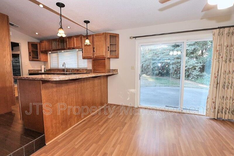 River Parkway Access for this 1 level 4 Bedroom Carmichael Duplex! property image