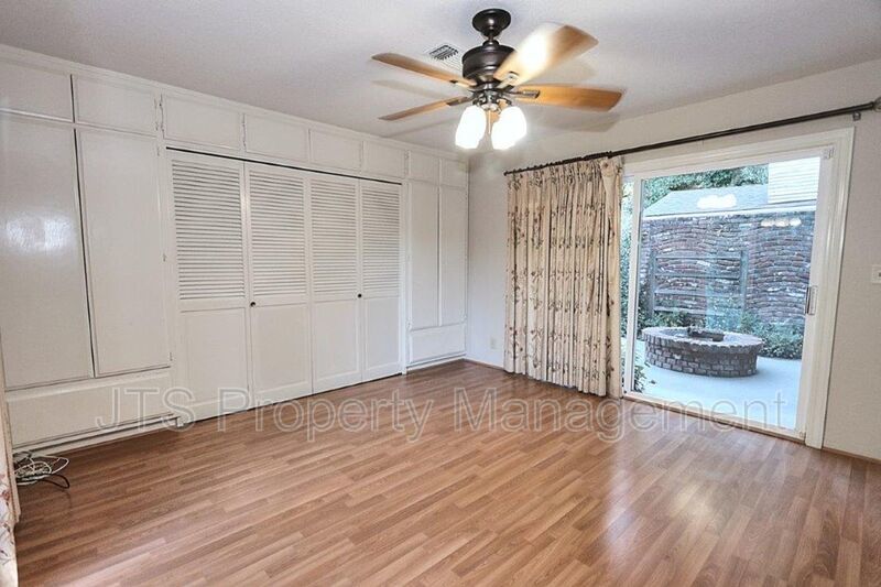 River Parkway Access for this 1 level 4 Bedroom Carmichael Duplex! property image