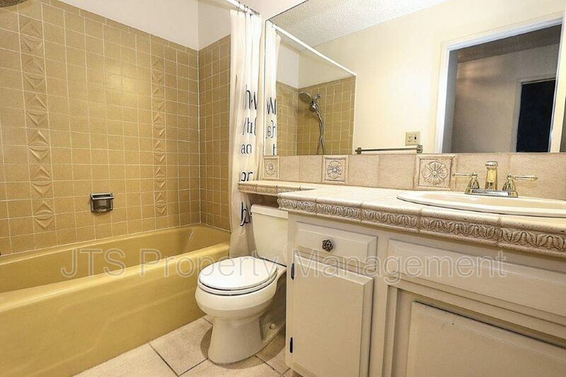 River Parkway Access for this 1 level 4 Bedroom Carmichael Duplex! property image