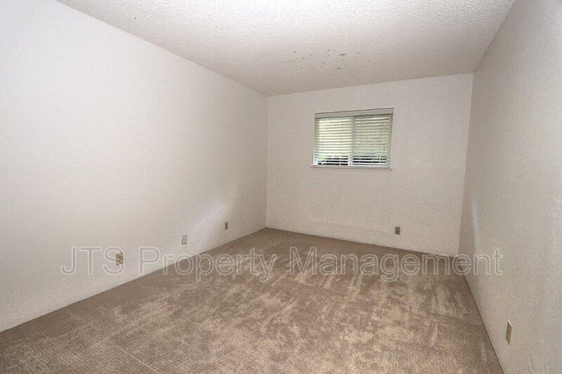 River Parkway Access for this 1 level 4 Bedroom Carmichael Duplex! property image