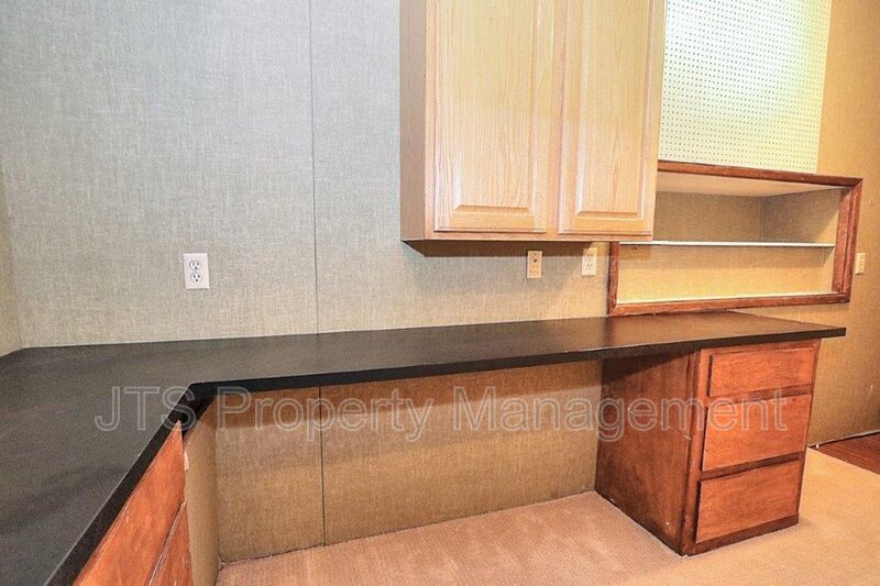 River Parkway Access for this 1 level 4 Bedroom Carmichael Duplex! property image