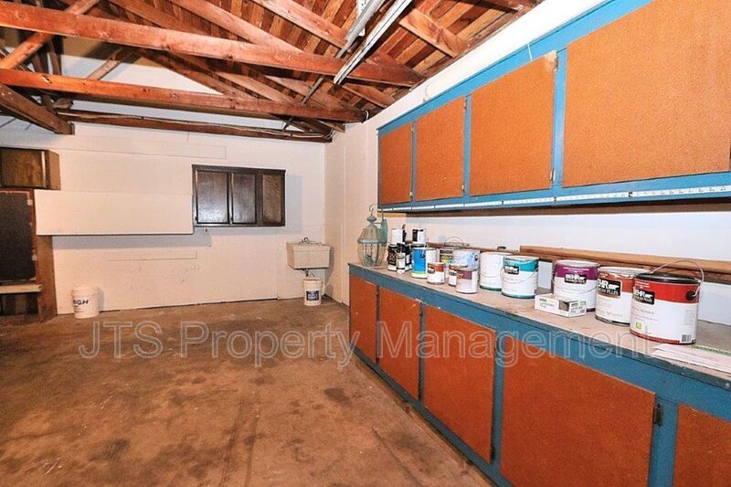 River Parkway Access for this 1 level 4 Bedroom Carmichael Duplex! property image