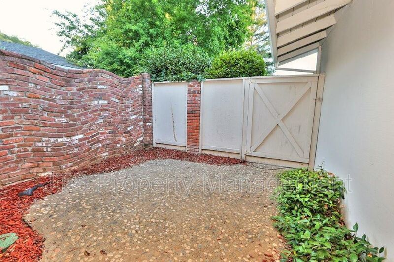 River Parkway Access for this 1 level 4 Bedroom Carmichael Duplex! property image