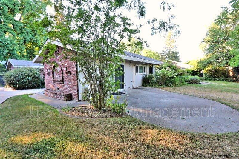 River Parkway Access for this 1 level 4 Bedroom Carmichael Duplex! property image