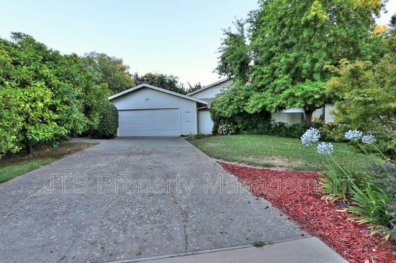 River Parkway Access for this 1 level 4 Bedroom Carmichael Duplex! property image