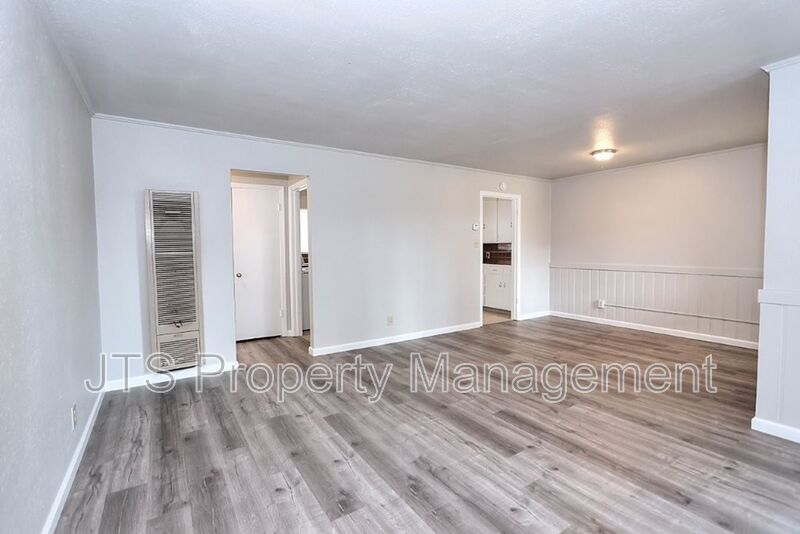 Rare 2 Bedroom Lower Level Apartment Across from UC Davis Med Center! property image