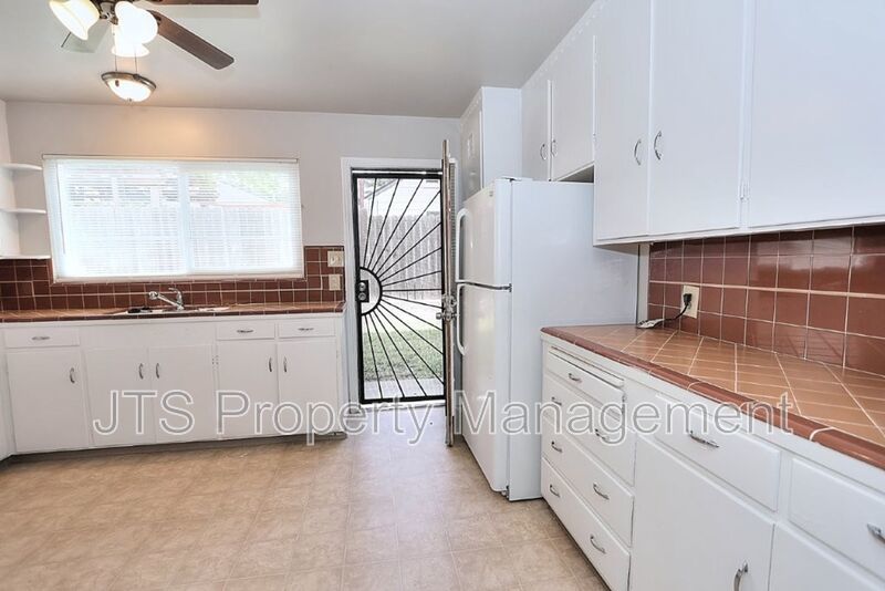 Rare 2 Bedroom Lower Level Apartment Across from UC Davis Med Center! property image