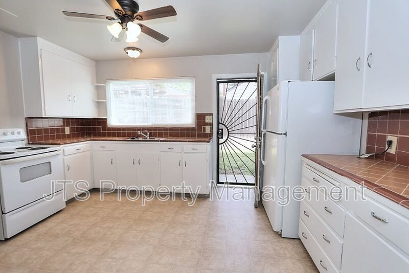 Rare 2 Bedroom Lower Level Apartment Across from UC Davis Med Center! property image