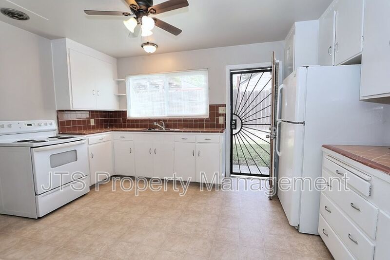 Rare 2 Bedroom Lower Level Apartment Across from UC Davis Med Center! property image