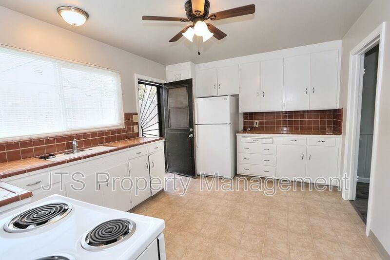 Rare 2 Bedroom Lower Level Apartment Across from UC Davis Med Center! property image