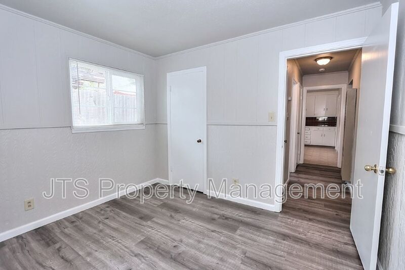 Rare 2 Bedroom Lower Level Apartment Across from UC Davis Med Center! property image