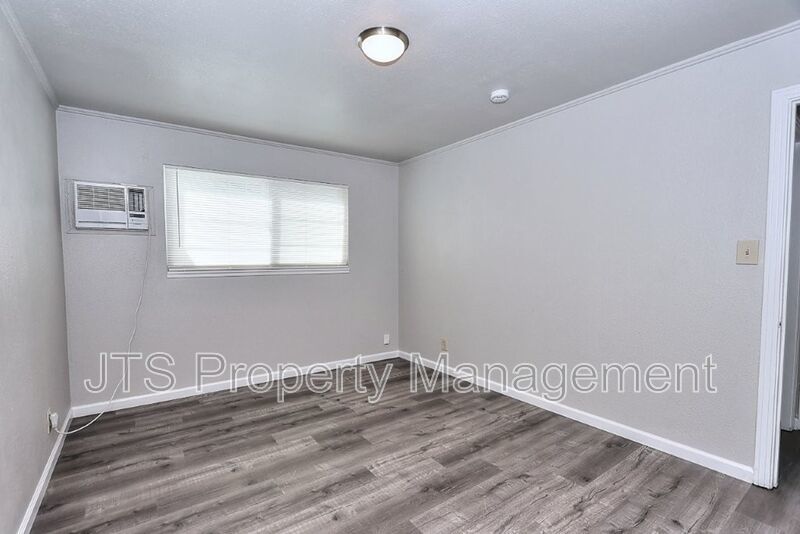 Rare 2 Bedroom Lower Level Apartment Across from UC Davis Med Center! property image