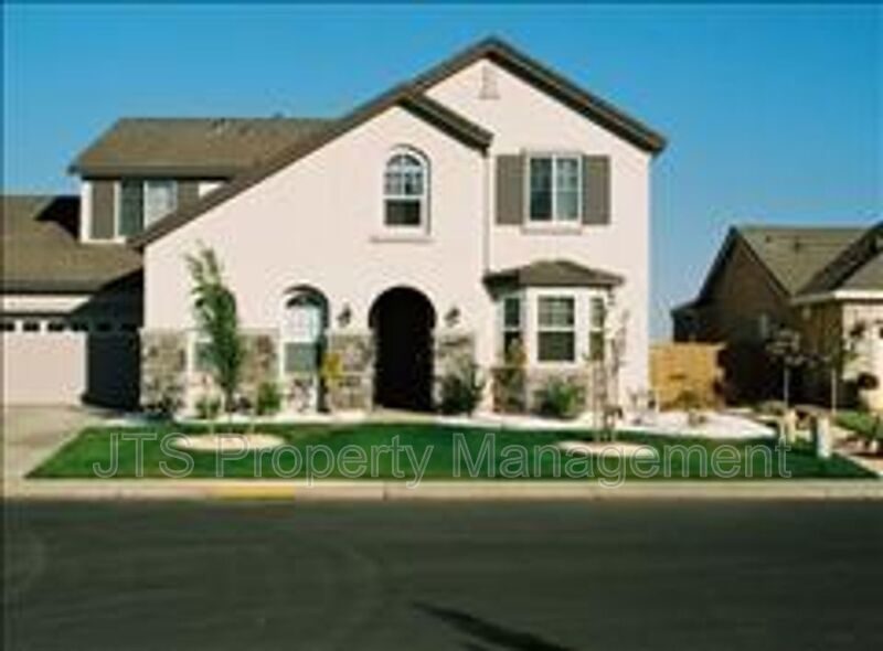 Incredible 3705sf home with sparkling pool! property image