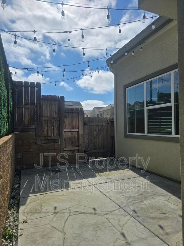 Incredible Gated Solar Folsom Home with clubhouse access! property image