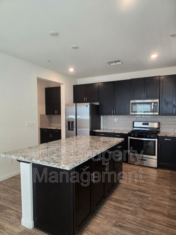 Incredible Gated Solar Folsom Home with clubhouse access! property image