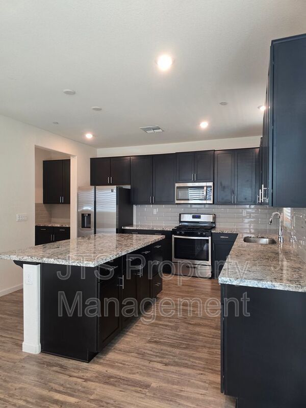 Incredible Gated Solar Folsom Home with clubhouse access! property image
