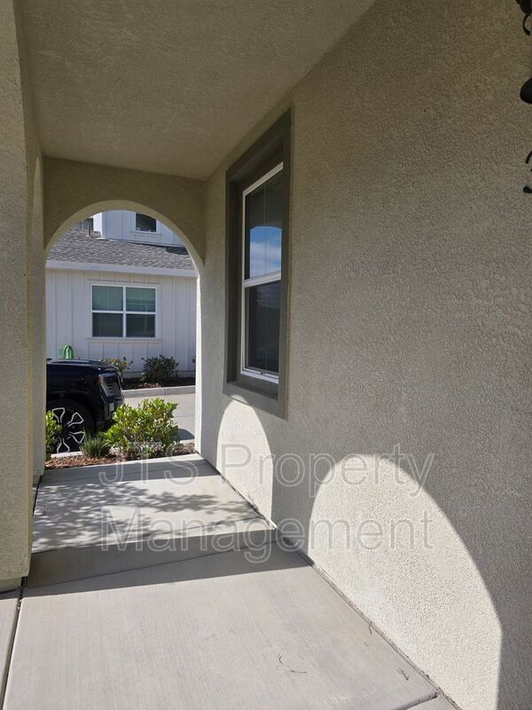 Incredible Gated Solar Folsom Home with clubhouse access! property image