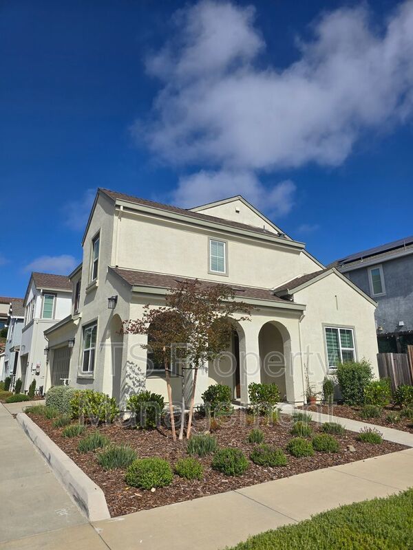 Incredible Gated Solar Folsom Home with clubhouse access! property image