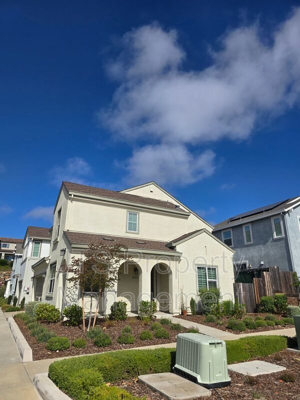 Incredible Gated Solar Folsom Home with clubhouse access! property image