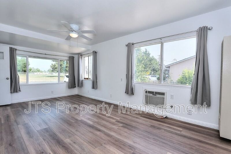 Adorable Carmichael Duplex Steps From Carmichael Park! property image