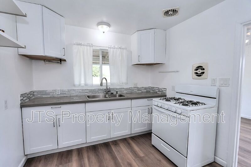 Adorable Carmichael Duplex Steps From Carmichael Park! property image