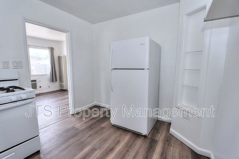 Adorable Carmichael Duplex Steps From Carmichael Park! property image