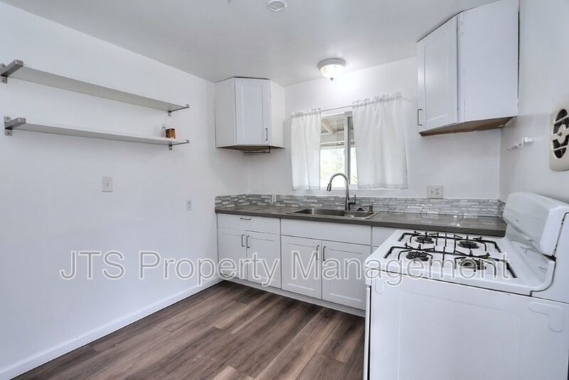 Adorable Carmichael Duplex Steps From Carmichael Park! property image
