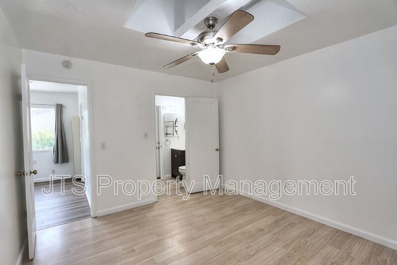 Adorable Carmichael Duplex Steps From Carmichael Park! property image