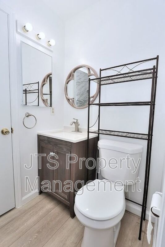 Adorable Carmichael Duplex Steps From Carmichael Park! property image
