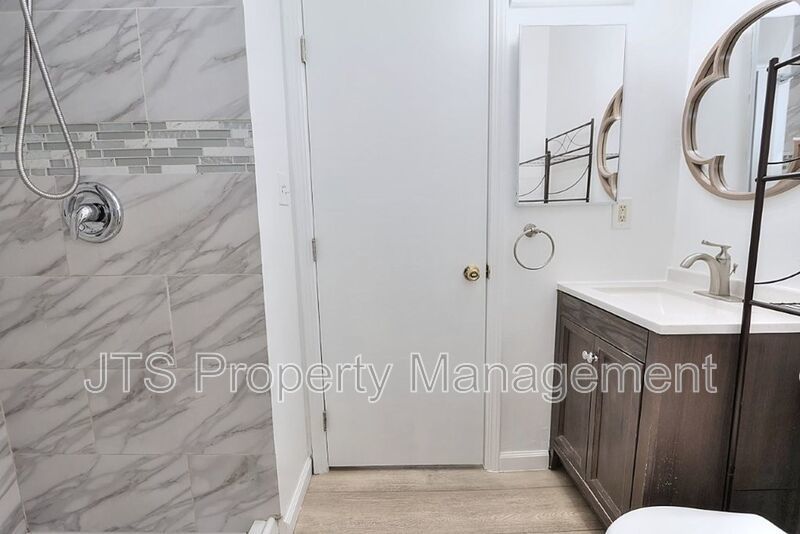 Adorable Carmichael Duplex Steps From Carmichael Park! property image