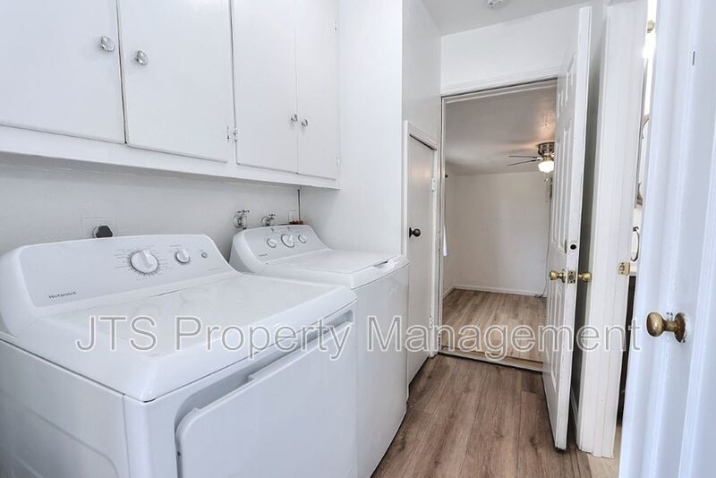 Adorable Carmichael Duplex Steps From Carmichael Park! property image