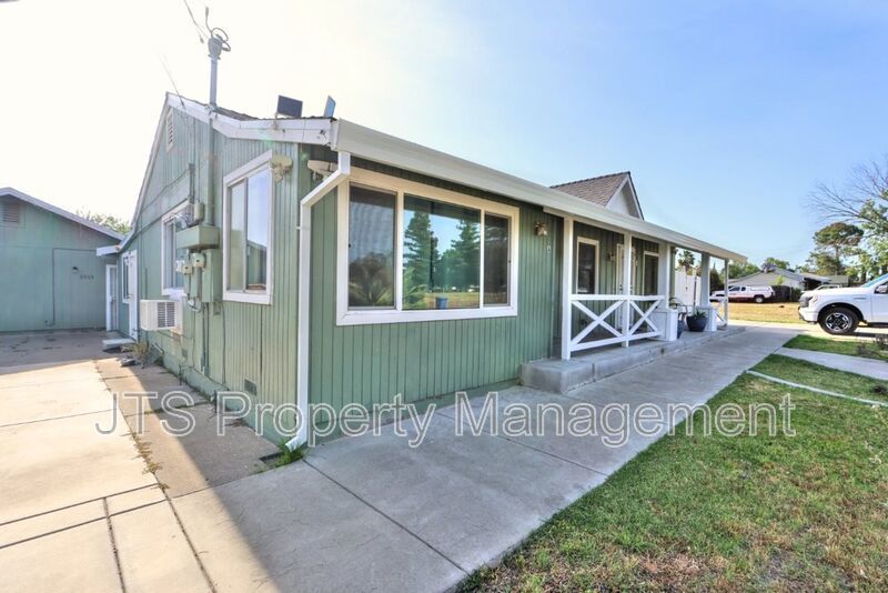 Adorable Carmichael Duplex Steps From Carmichael Park! property image