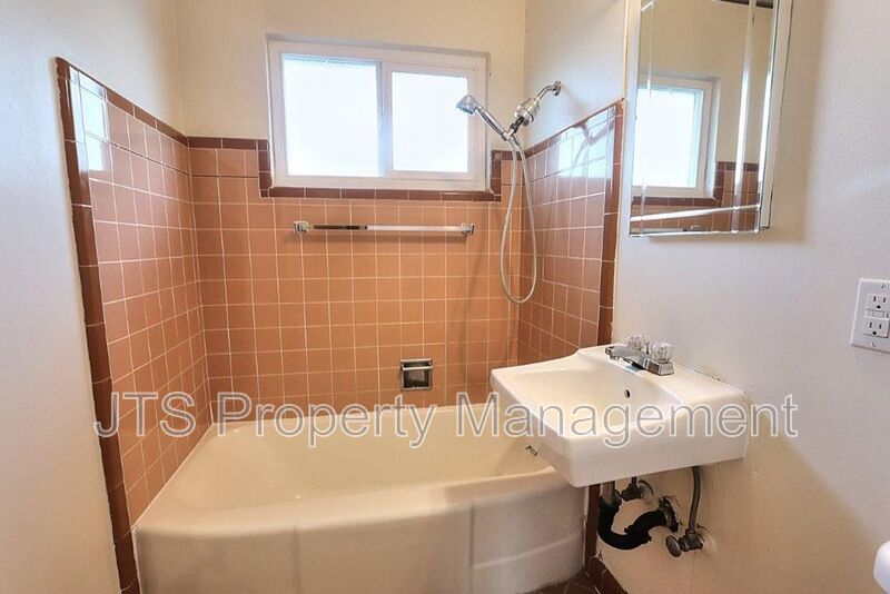 Updated Upstairs 1 Bedroom Across the Street from UC Davis! property image