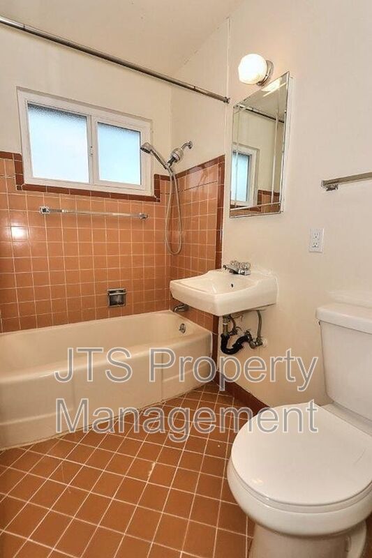Updated Upstairs 1 Bedroom Across the Street from UC Davis! property image